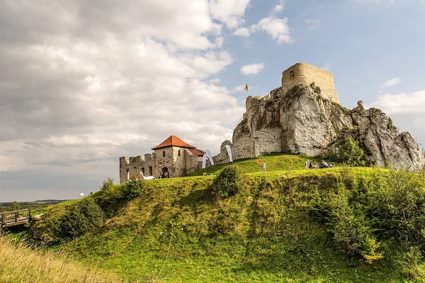 Ruinas del castillo Rabsztyn (Polonia ) — Foto de Stock