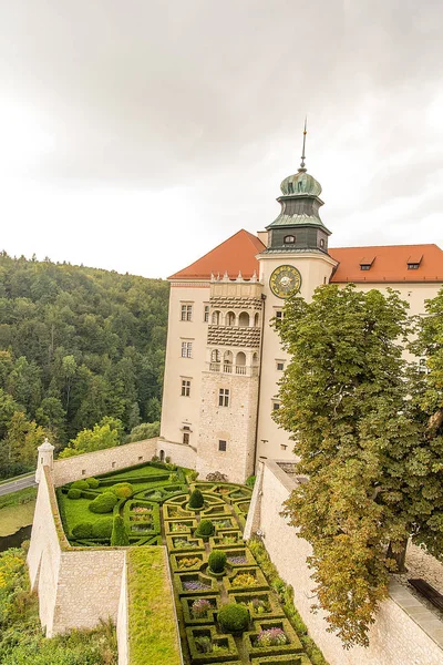 Castillo en Pieskowa Skala (Polonia ) — Foto de Stock