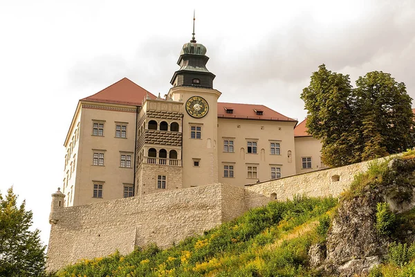 Castillo en Pieskowa Skala (Polonia ) — Foto de Stock