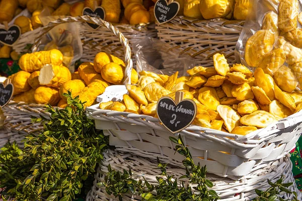 Oscypek - geleneksel füme peynir tuzlu koyun sütünden yapılmıştır. Sadece Tatra Dağları (Polonya). Oscypek korunan ticari adıdır.