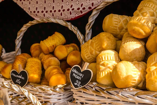 Oscypek - geleneksel füme peynir tuzlu koyun sütünden yapılmıştır. Sadece Tatra Dağları (Polonya). Oscypek korunan ticari adıdır.