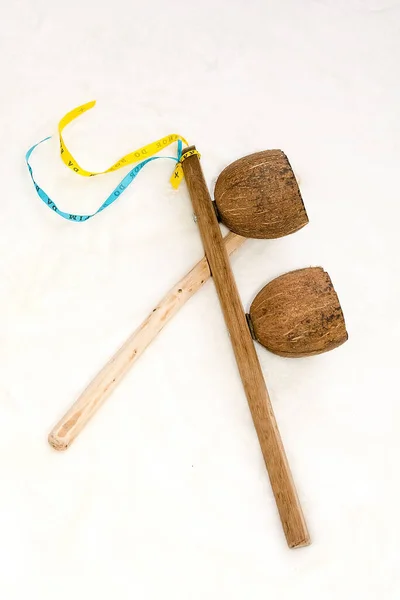 Agogo カポエイラで使用される伝統的な木製楽器 — ストック写真