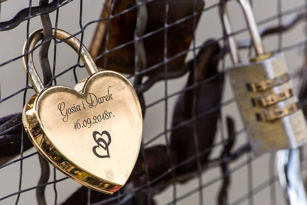 Hangsloten Symbool Van Liefde Bij Bernatka Brug Krakau Polen — Stockfoto