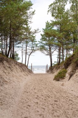 Karwia 'daki sahile giriş (Polonya))