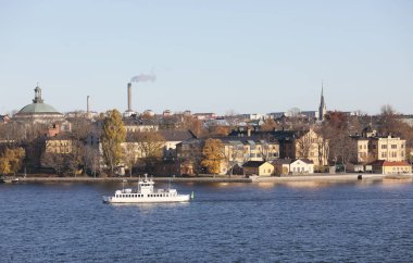 Güzel Skeppsholmen ve bir feribot merkezi Stockholm