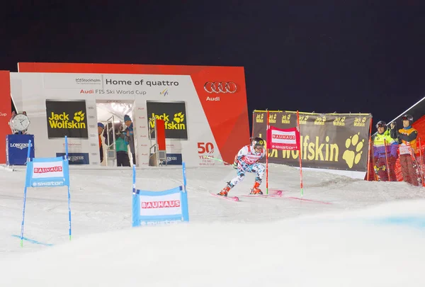 Test skiier in de parallel slalom skiën — Stockfoto