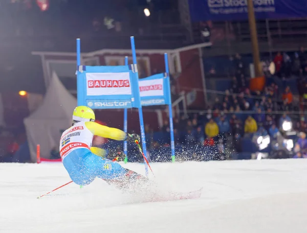 Achteraanzicht van Mattias Hargin (Swe) springen in de parallel slalom — Stockfoto