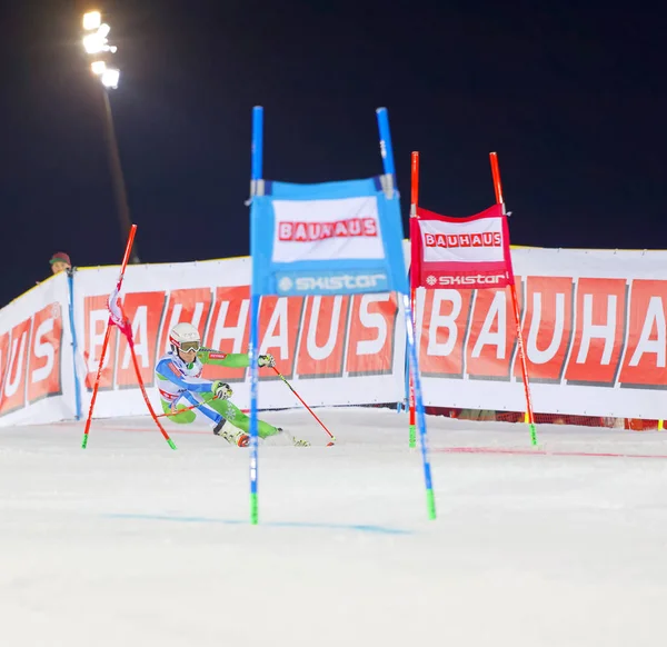 Ana Bucik (Slo) w slalomie równoległym — Zdjęcie stockowe