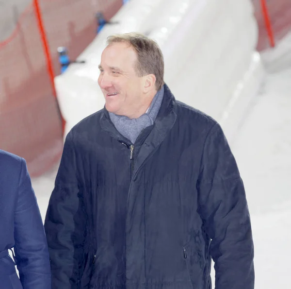 ストックホルム スウェーデン 2017年1月31日 笑顔スウェーデンのステファン ローヴェン首相は 平行スラロームダウンヒル アルペンスキーイベントでの表彰式を担当しましたアウディフィススキーワールドカップ 2017年1月31日スウェーデン ストックホルム — ストック写真