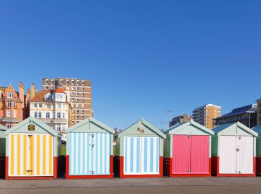 Çok çok renkli banyo kulübelerin Brighton ve Hove