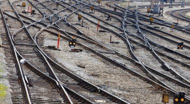 Eğri tren bir sürü parça Şalt veya uzayları arası taşıma yar