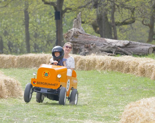 Stockholm Sweden May 2017 Smiling Boy Mother Driving Orange Soapbox — Stock Photo, Image