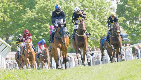 Stockholm Suécia Junho 2017 Jockeys Sorridentes Montando Cavalos Corrida Árabes — Fotografia de Stock