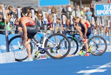 Kadın lider ikilisi triatlet Duffy ve cy Learmonth değişikliğinden