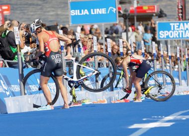 Kadın lider ikilisi triatlet Duffy ve cy Learmonth değişikliğinden