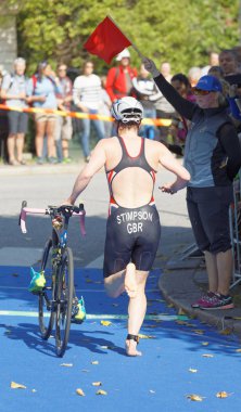 Stockholm - 26 Ağustos 2017: Kadın triatloncu Jodie Stimpson (Gbr) ve Kadınlar Itu Dünya Triatlon Serisi 'nde bisiklet yarışına katılan yarışmacılar 26 Ağustos 2017' de Stockholm, İsveç 'te