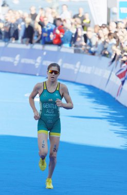 Stockholm - 26 Ağustos 2017: Ffemale triatlet Ashleigh nazik çalışan kadınların İTÜ dünya triatlon serisi olay hedefine, 26 Ağustos 2017 Stokholm, İsveç