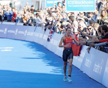 Stockholm - 26 Ağustos 2017: Triatlet Flora Duffy gülümseyen kadın İTÜ dünya triatlon serisi olay 26 Ağustos 2017 Stokholm, İsveç'te kazanan.
