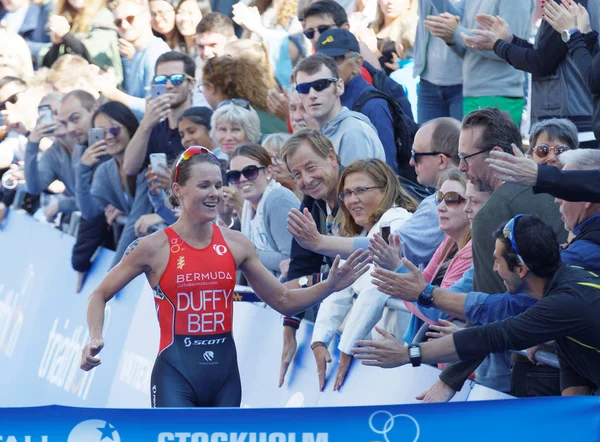 Stockholm - 26 Ağustos 2017: Triatlet Flora Duffy gülümseyen kadın İTÜ dünya triatlon serisi olay 26 Ağustos 2017 Stokholm, İsveç'te kazanan.