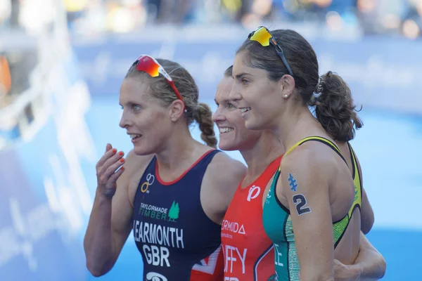 Mutlu triatlet madalya alanlar Jessica Learmonth Ashleig nazik ve 