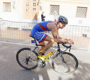 Stockholm - 26 Ağustos 2017: İsveç 'in Stockholm kentinde düzenlenen Erkekler Itu Dünya Triatlon Şampiyonası' nda triatloncu Andrey Moiseenko 'nun (Rus) yan görünümü