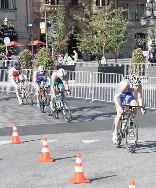 Stockholm - 26 Ağustos 2017: İsveçli triatlet Gabriel Sandor ve 26 Ağustos 2017 tarihinde İsveç 'in Stockholm kentinde düzenlenen Erkekler Itu Dünya Triatlon Serisi yarışmasında yarışmacılar