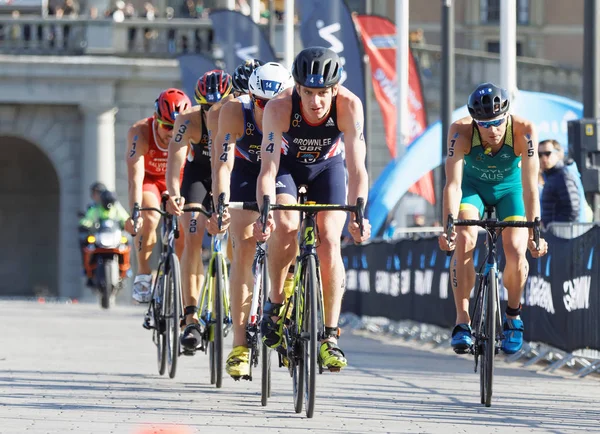 Stockholm - 26 Ağustos 2017: Jonathan Brownlee ve önde gelen erkek triatloncu grubu Erkekler Itu Dünya Triatlon serisi etkinliği 26 Ağustos 2017 'de İsveç' in Stockholm kentinde