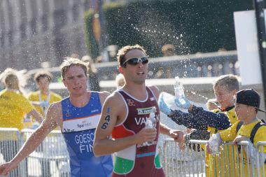 Triathletes Henrik Goesch (FIN) ve Akos çalıştıran Vanek (Hun) ve