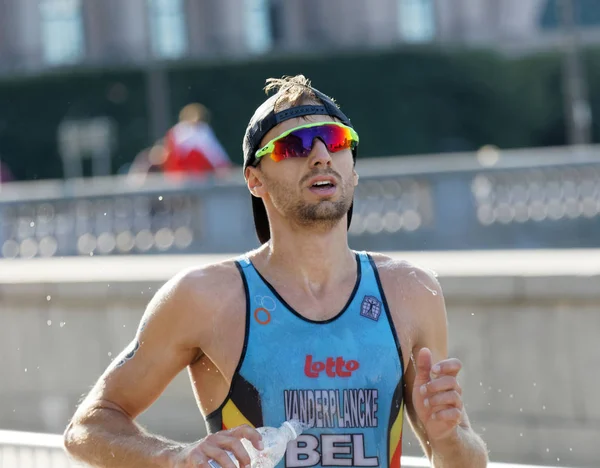Çalışan triatlet Erwin Venderplanche (Bel closeup)
