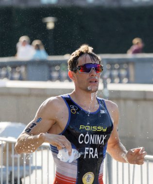 Stockholm - 26 Ağustos 2017 Stockholm, İsveç 'te düzenlenen Erkekler Itu Dünya Triatlon Serisi etkinliğinde triatloncu Dorian Coninx (Fra) vücudunun üzerinden su sıçratıyor.