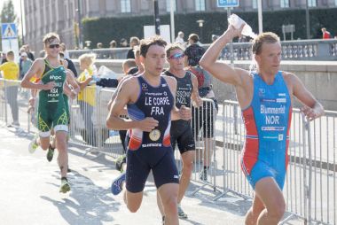 Triathletes Kristian Blummenfelt, Pierre Le Corre ve ortak çalışan