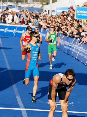 Stockholm - 26 Ağustos 2017: Kavga ve triathletes Gundersen, Knabl, beyaz ve diğer erkekler İTÜ dünya triatlon serisi olay hedefine 26 Ağustos 2017 Stokholm, İsveç'te koşma vasıl