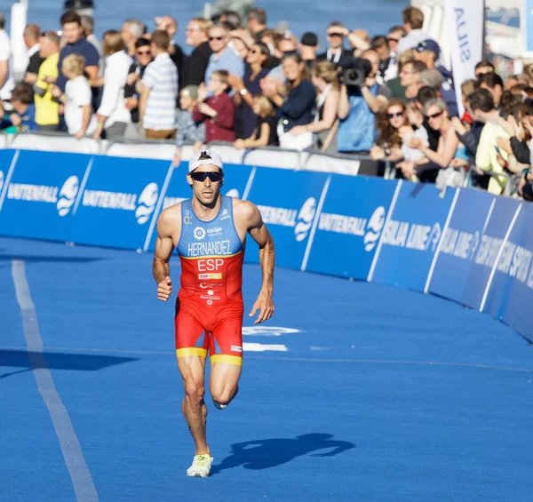 Bitirmek yakın çalışan triatlet Vincente Hernandez (Esp) 