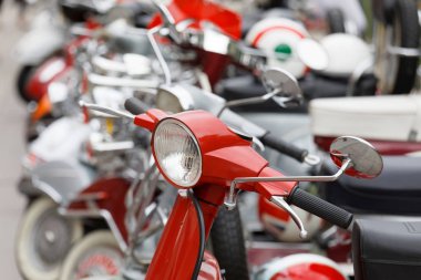 Far ve gidonun üzerinde eski moda klasik ves closeup