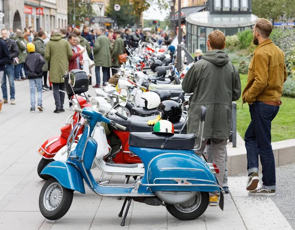 Stockholm Schweden Sept 2017 Viele Geparkte Vespa Roller Und Mods — Stockfoto