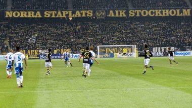 Futbol sahası arkadaşlar Arena ve takım arasında futbol oyunu 