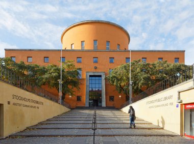Stockholm, 30 Ekim 2017 Stockholm 'deki şehir kütüphanesi Stadsbiblioteket' i aradı. 30 Ekim 2017, Stockholm, İsveç.