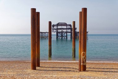Brighton 'da terk edilmiş Batı İskelesi
