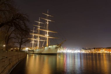Nightscape güzel yelkenli gemi ve otel Af Chapman