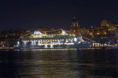 Nightscape büyük feribot ve orta beautful Mimarlık