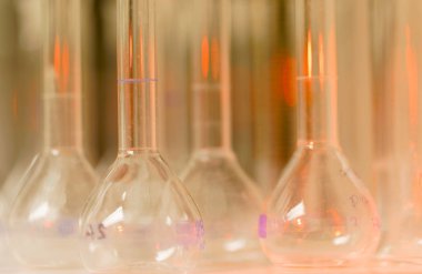 Erlenmeyer closeup şişesi veya konik laboratuvar şişesi şişe 