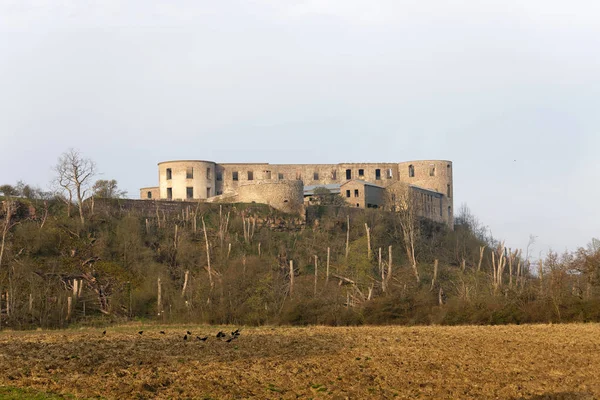 Разрушение Боргхольмского замка в утреннем свете, построенного круглый год — стоковое фото