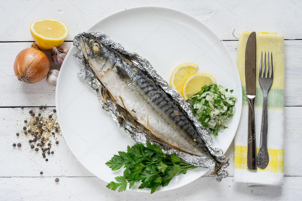 Mackerel Fish baked in foil — Stock Photo © dimet 125433702