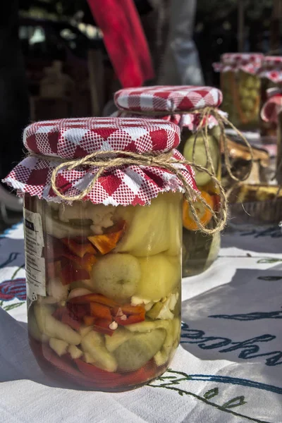 Hortalizas y frutas en frascos — Foto de Stock