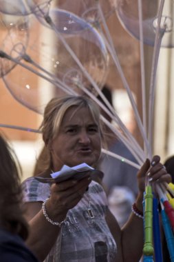 Balon satıcısı.