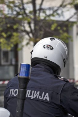 Motosikletli bir polis memuru