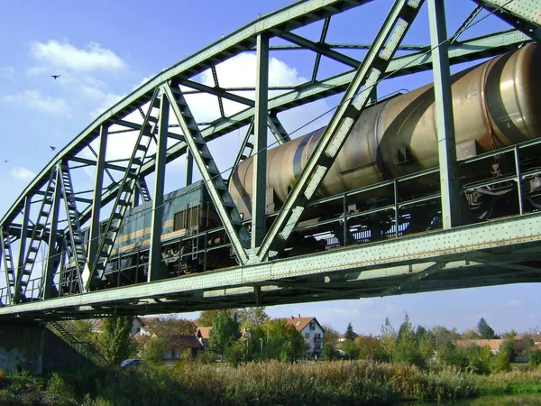 Locomotive on the bridge — Stock Photo, Image