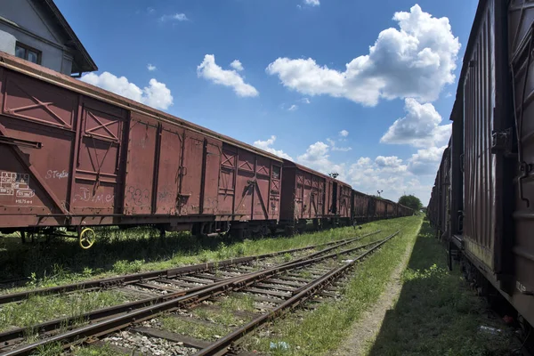 Старый железнодорожный вагон — стоковое фото