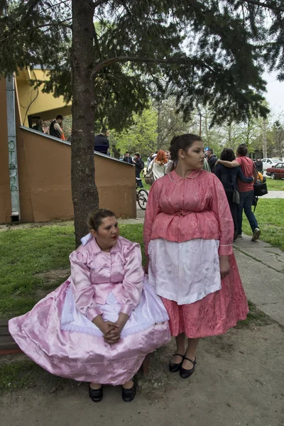 Dos chicas en traje popular — Foto de Stock