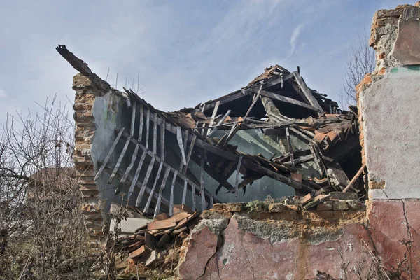 Une Vieille Maison Ruine Qui Est Effondrée — Photo